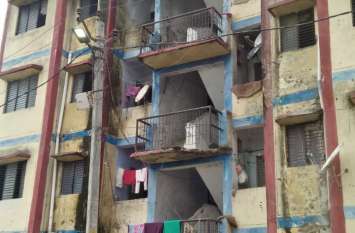 Kashiram colony collapses in Rae Bareli, District Magistrate ordered o रायबरेली में काशीराम कॉलोनी का गिरा छज्जा, जिलाधिकारी ने कालोनी की जांच के दिये आदेश