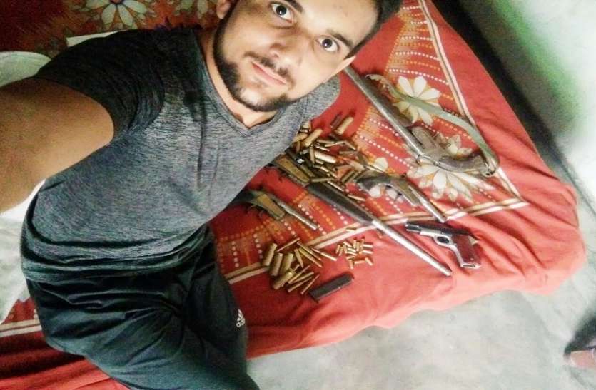 baghpat स्वतंत्रता दिवस से पहले हथियारों के जखीरे के साथ युवक का फोटो वायरल, पुलिस में मचा हड़कंप
