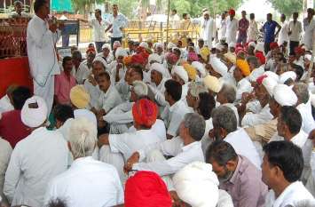 stuck 595 crore compensation in Jalore जालोर में 595 करोड़ का मुआवजा बकाया, लटका रही बीमा कंपनियां