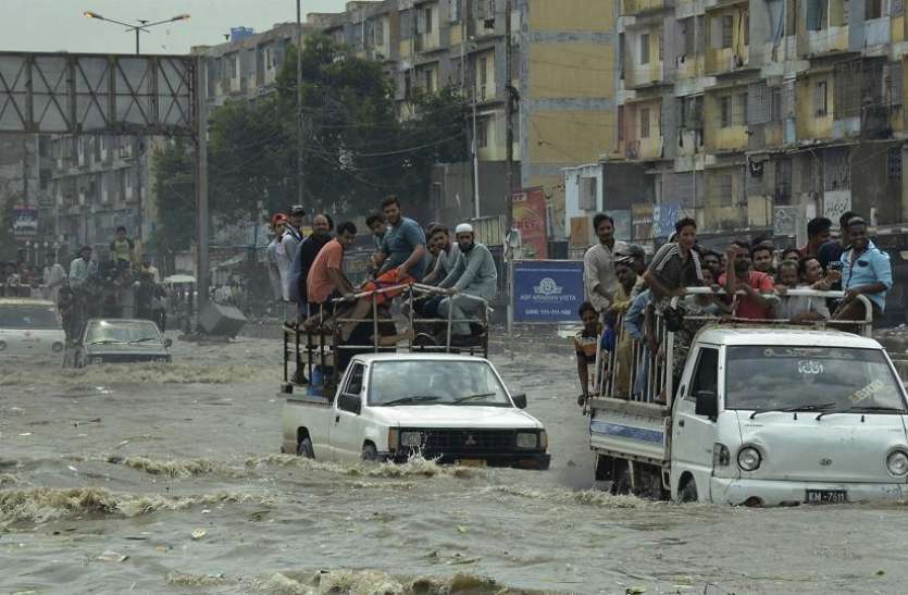 Karachi Rain पाकिस्तान में भारी बारिश के चलते अबतक 42 की गई जान, करंट लगने के कारण हुई सबसे अधिक मौतें