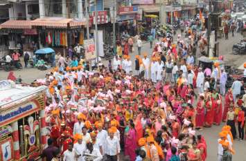 Rathore Samaj organized a procession on the head, tricolor in hands, p सिर पर पखड़ी, हाथों में तिरंगा, देशभक्ति गीत के साथ राठौर समाज ने निकाली शोभायात्रा