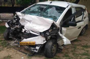 Two killed, three injured in road accident सड़क दुर्घटना में दो की मौत, तीन घायल