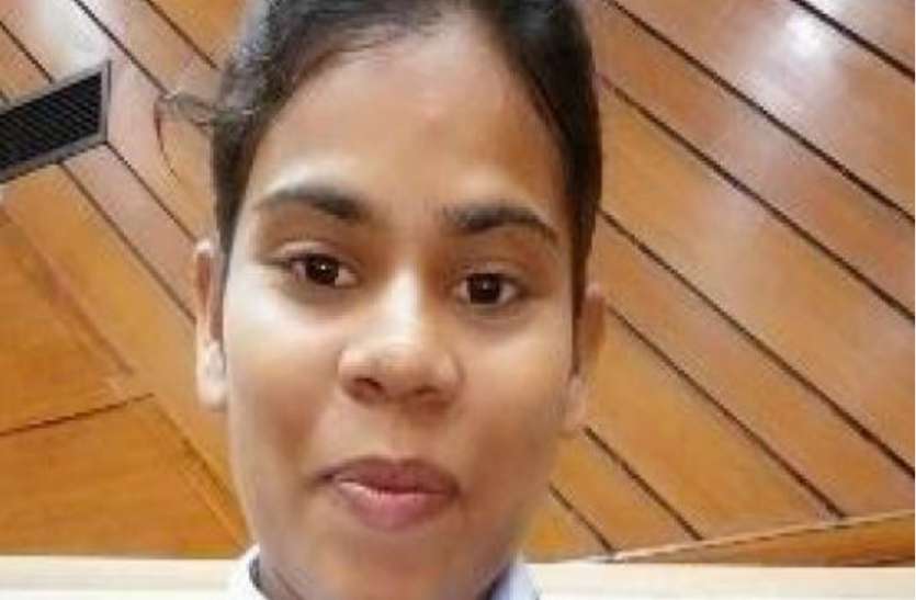 Khusboo won gold प्रतापगढ़ में फुटपाथ पर जूते बेचने वाले राम आसरे की बेटी खुशबू ने चीन में जीता सोना