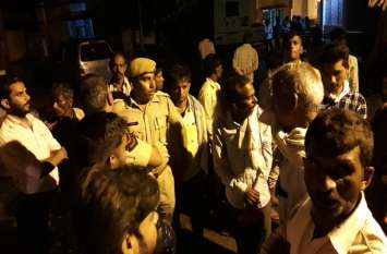 Crane crushed three pedestrians, two died क्रेन ने तीन पदयात्रियों को कुचला, दो की मौत