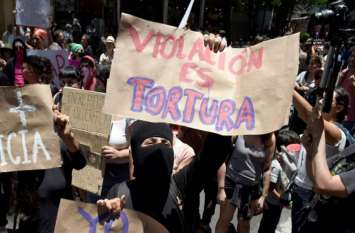 Six officers suspended over Mexico teen rape cases मेक्सिको: दो नाबालिग लड़कियों से रेप के मामले में 6 पुलिसकर्मी निलंबित