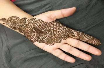 Raksha Bandhan Mehndi design 2019 Raksha Bandhan 2019: इस रक्षाबंधन पर बहनें हाथों पर लगाएं ये मेहंदी डिजाइन्स