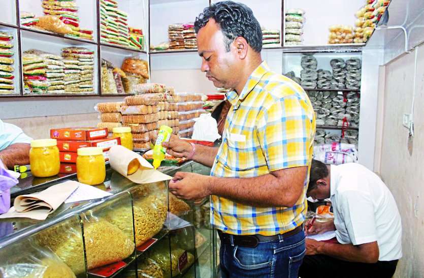 dairy product sample fail in testing administration put 10 lacs fine सैंपल हुआ फेल तो लगाया 10 लाख जुर्माना, यूं ही चलती रहेगी मिलावटखोरों के खिलाफ जंग, बोले- कलेक्टर