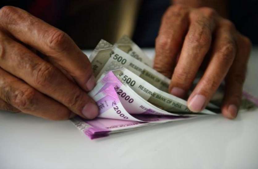 Indian Money 7th Pay Commission: दशहरा से पहले केंद्रीय कर्मचारियों को तोहफा, बढ़ सकता है महंगाई भत्ता!