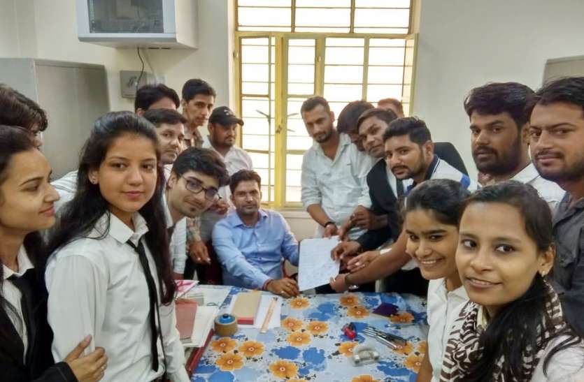 Demand to hold elections in law college बीआर मिर्धा कॉलेज में नकल रोकने के लिए बंद कर दी कैंटीन