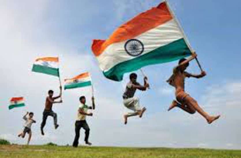 Independence day Independence day: राष्ट्रीय ध्वज तिरंगा फहराते समय इन 10 जरूरी बातों को कभी न भूलें, जानें क्या हैं नियम