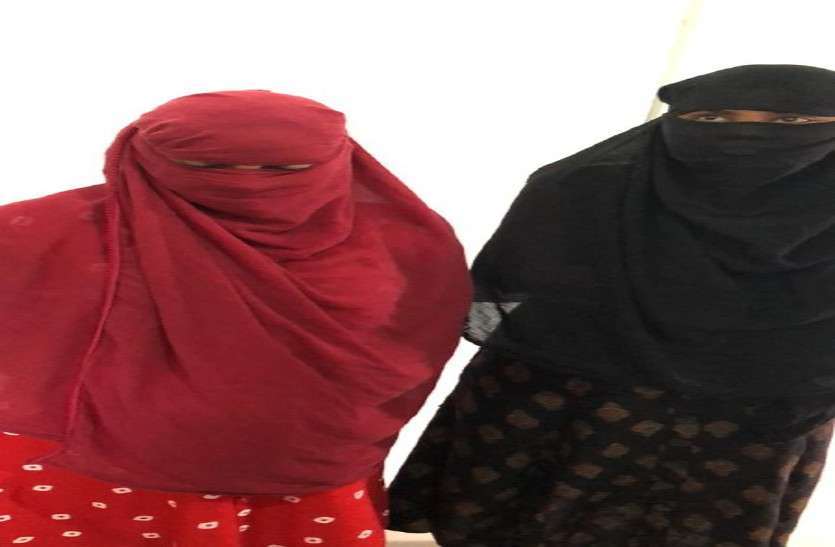 Sex Racket busted महिला फ्लैट में चला रही थी जिस्मफरोशी का धंधा, पुलिस ने रेड मारकर इस हालत में पकड़ा कालगर्ल को