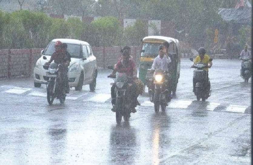 rain जयपुर में जमकर बरस रहे मेघा, मौसम विभाग ने दी भारी बारिश की चेतावनी