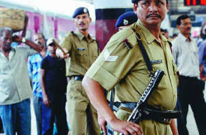 KOLKATA हावड़ा व सियालदह स्टेशन की बढ़ाई गई सुरक्षा