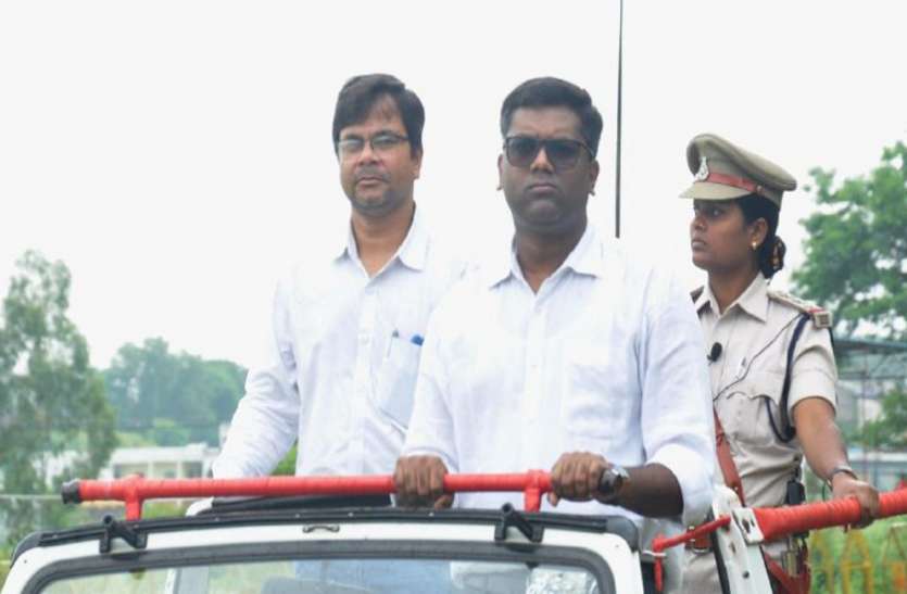 Collector inspected rehearsal of parade कलेक्टर ने किया परेड के रिहर्सल का निरीक्षण
