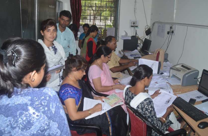 rewa सरकार के इस कार्य की वजह से छात्रों का हो रहा नुकसान, समय रहते करते तो होता फायदा