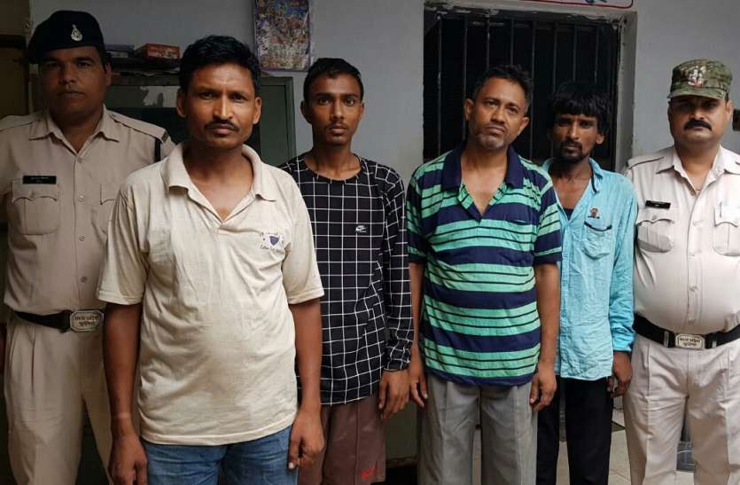 thieves gang busted, four arrested शातिर चोरों की गैंग का पर्दाफाश, चार गिरफ्तार
