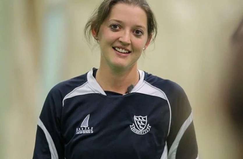 Sarah Taylor इंग्लैंड की इस खूबसूरत महिला क्रिकेटर ने शेयर की बिना कपड़ों की फोटो, वजह जान होगा गर्व