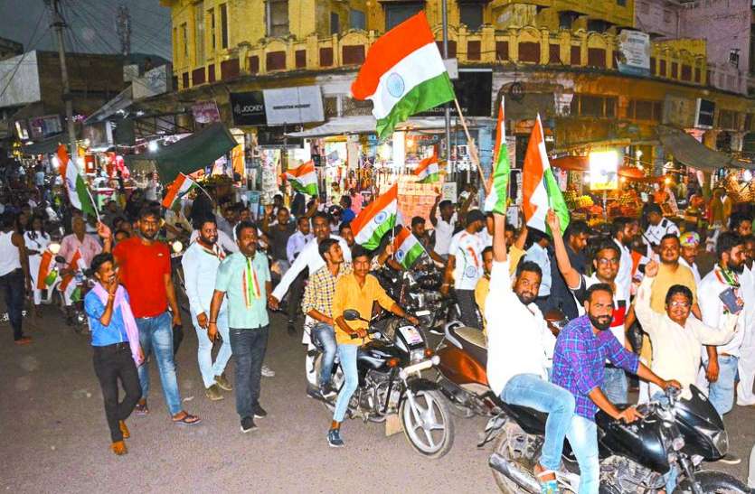 alwar republic day news alwar republic day news तब अलवर में झंड़ाभिराम जुलूस निकला, घर-दुकानों पर जले दीप