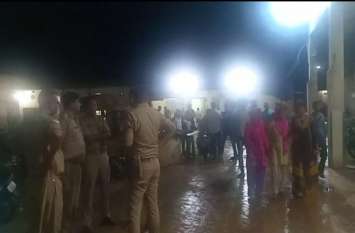 UP police constable assaulted, condition critical VIDEO: उधार के रुपये मांगने गए कॉन्सटेबल पर दबंगों ने घेर कर बोला हमला, हालत गंभीर