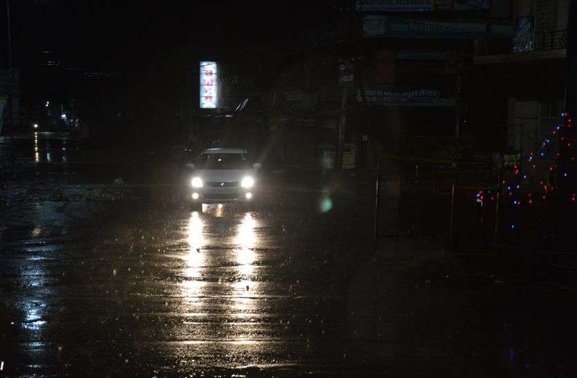 sk झर-झर झरता मेह....बागों में नाचा मन का मयूर