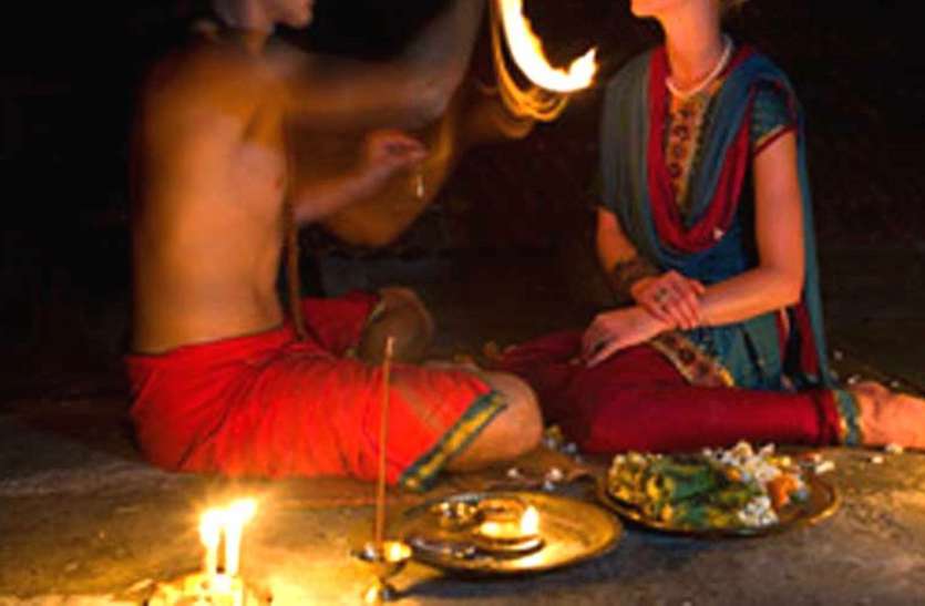 Tantrik escaped by cheating 27 Tola gold in the name of Tantrapooja तंत्रपूजा के नाम पर 27 तोला सोना ठगकर फरार हुआ तांत्रिक, विज्ञापन देखकर बुलाया था घर