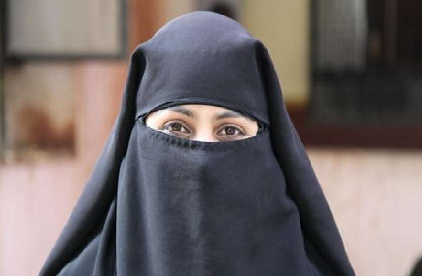 Triple talaq यहां तो कोर्ट के बाहर ही पत्नी को दिया तीन तलाक, न्याय के लिये भटक रही पीड़िता