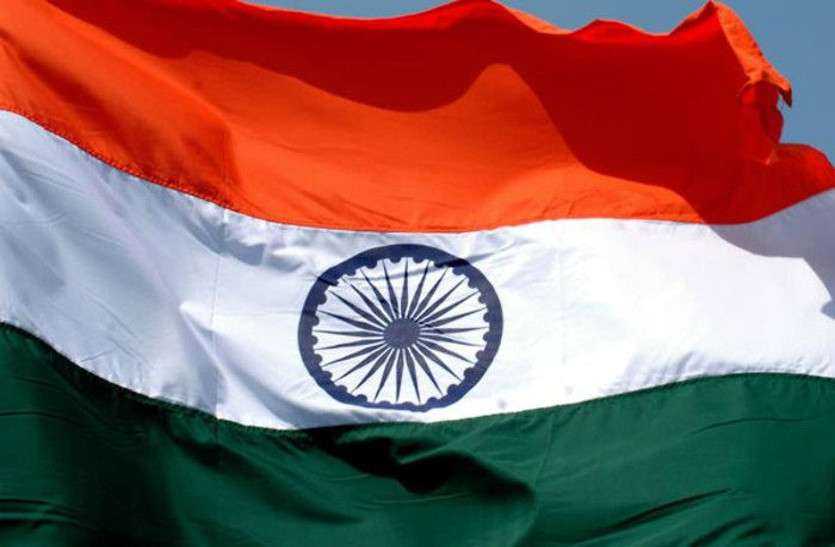 Independence Day: Independence Day: पिता ने तिरंगा झुकने नहीं दिया, बेटा सम्मान के लिए कर रहा जागरूक