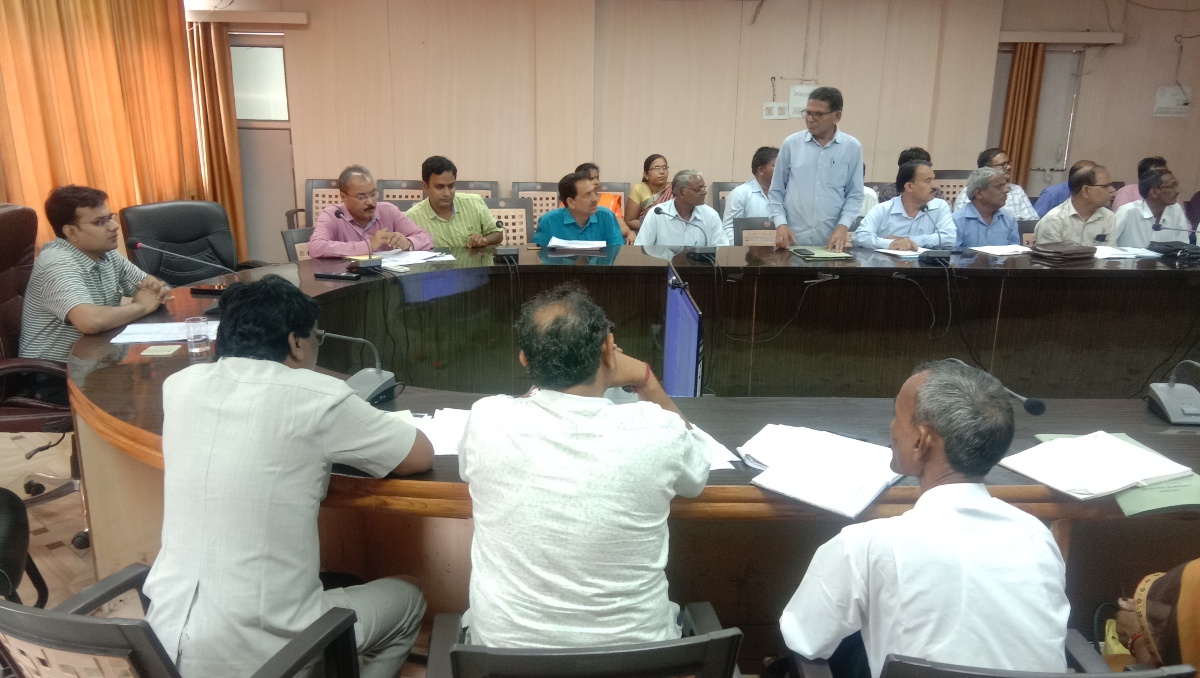 Principal stuck after appointing his people, now salary will be stopped with suspension अपने वालों की नियुक्ति कर फंस गए प्राचार्य, अब निलंब के साथ वेतन भी रुकेगा