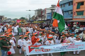 tiranga yatra drawn from the main routes of the city video: स्वतंत्रता दिवस की पूर्व संध्या पर निकाली तिरंगा यात्रा, भारत माता की हुई आरती