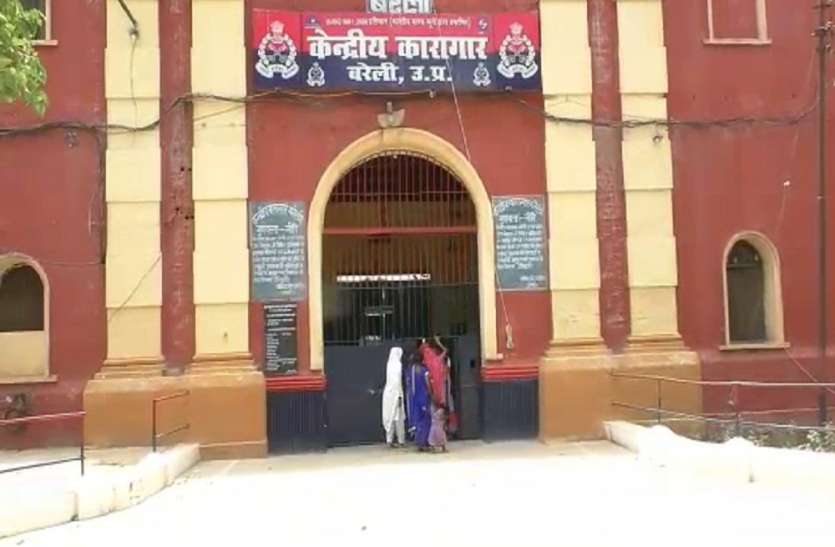 Before 15 August, DM-SSP raided Central Jail, stirred up 15 अगस्त के पहले डीएम-एसएसपी ने सेंट्रल जेल पर मारा छापा, मच गया हड़कंप