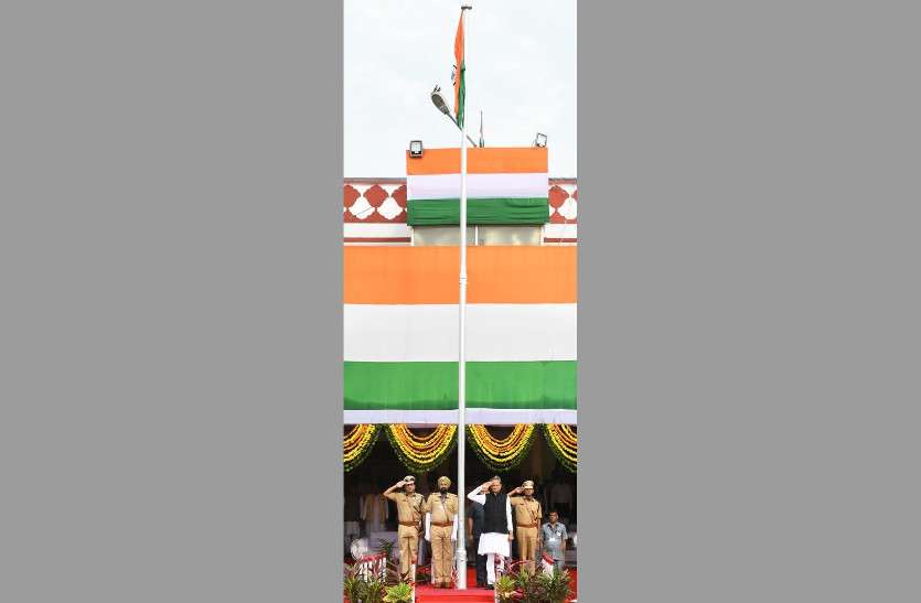 CM Gehlot Hoisted Flag, Greeted On Rakshabandhan And Independence Day सीएम गहलोत ने फहराया तिरंगा, आजादी के जश्न के दौरान महिला सुरक्षा को लेकर दिया गहरा संदेश...