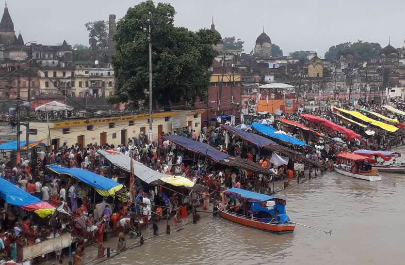 Sawan Purnima Snana And Raksha bandhan Celebrated in Ayodhya Rakshabandhan : सावन पूर्णिमा के अवसर पर लाखों श्रद्धालुओं नें किया अयोध्या में दर्शन पूजन