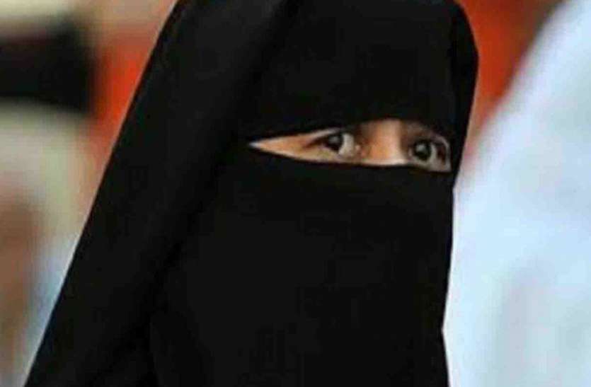 teen talaq तीसरी बार तलाक बोलने से पहले ही जुबान पर लगा तीन तलाक बिल का ताला