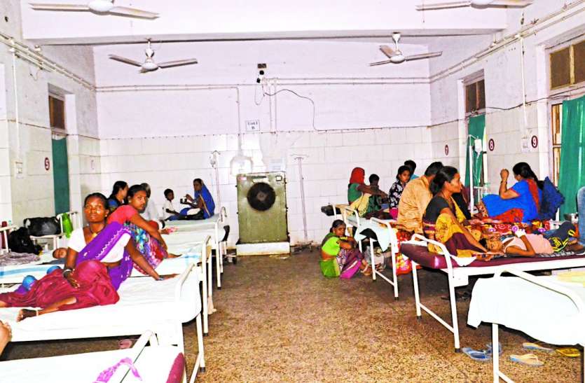 Viral fever and diarrhea increased due to rain मौसम की मार: घर-घर बीमार, बढ़ा वायरल फीवर और डायरिया