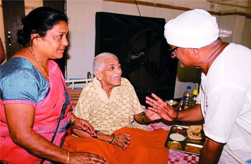 patrika दिल दुखाकर अपनों ने बिसराया तो छीन लिया अपने अंतिम संस्कार का अधिकार