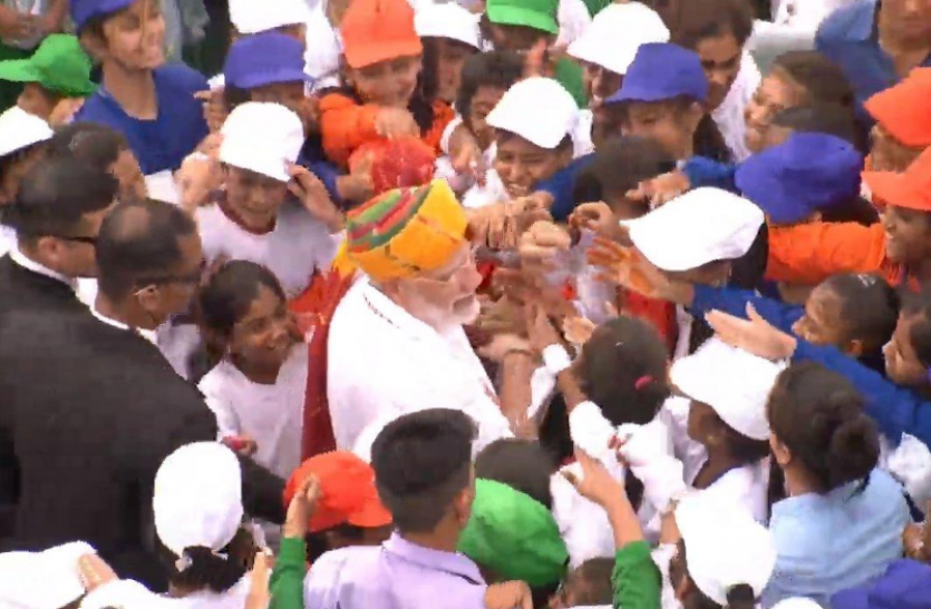 Modi कश्मीर से कन्याकुमारी तक देशभर में हर्षोल्लास के साथ मनाया जा रहा आजादी का पर्व