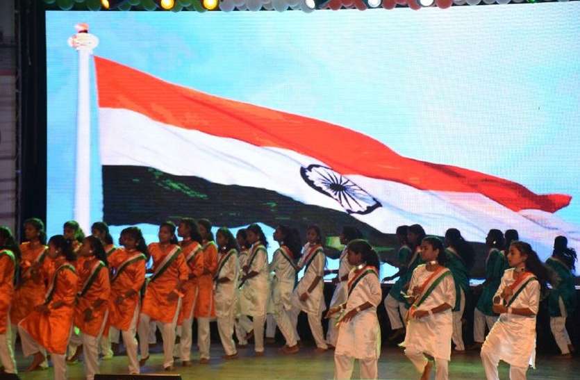 BJP,bjp news,independence day celebration,independence day celebration in katni,sihora jabalpur,Wright Town Stadium . Pandit Ravi Shankar Shukla Stadium,Dance on patriotic songs,railway stadium,Ravi Shankar Shukla,independence day celebration at red fort,independence day event,CM Ravi Shankar Shukla,15 august independence day celebration, स्वतंत्रता दिवस के जश्न में रंगी संस्कारधानी