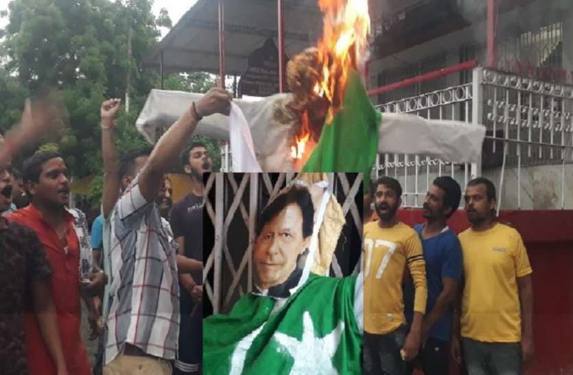 pakistan पाकिस्तान के प्रधानमंत्री इमरान खान का पुतला फूंका ,कहा अब लाहौर भी हमारा है