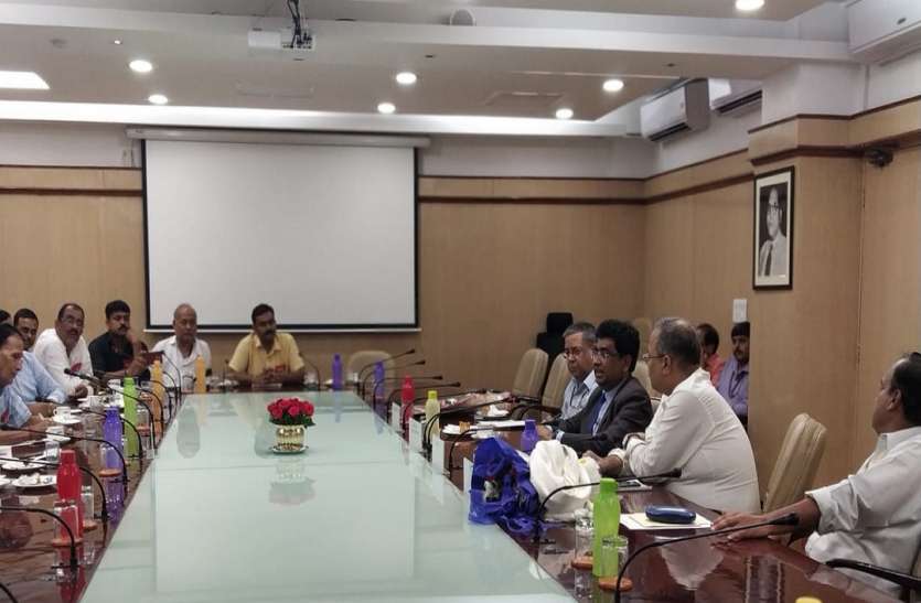 एआईआरएफ की बैठक DLW सहित 7 रेल उत्पादन इकाइयों का निगमीकरणः देश भर के रेलकर्मी एकजुट, 26 से होगा राष्ट्रव्यापी आंदोलन