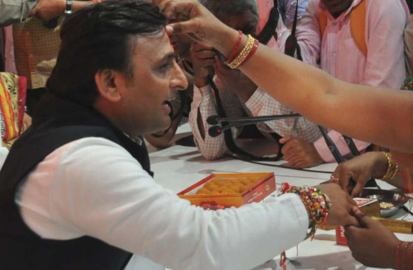 Akhilesh अखिलेश यादव ने मनाया रक्षा बंधन का पर्व, तस्वीर की साझा, दिया यह संदेश