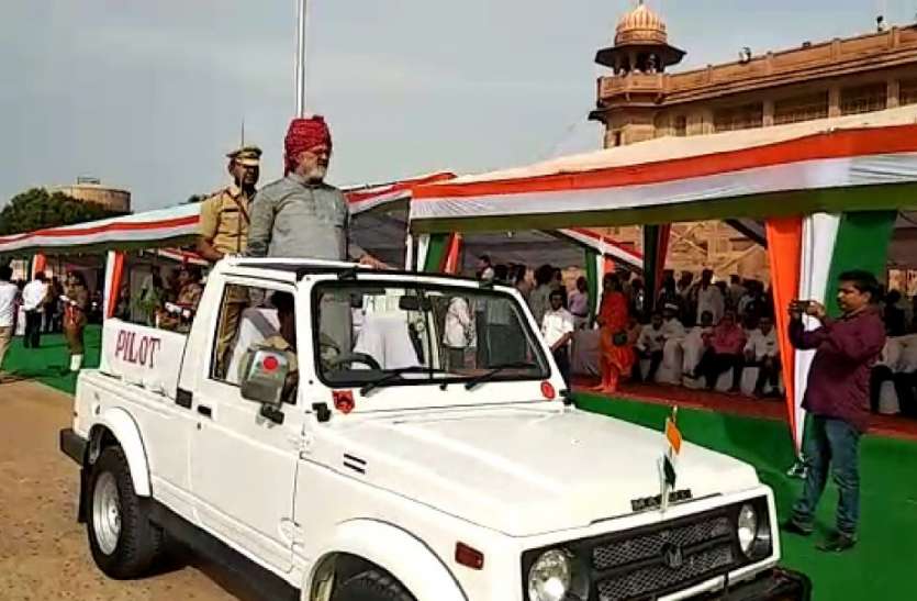 Bikaner- independence day celebration डॉ कल्ला ने किया ध्वजारोहण, उत्कृष्ट कार्यों के लिए 59 जनों का सम्मान