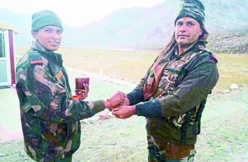 raksha bandhan Rakshabandhan 2019: श्रीनगर में तैनात भाई को न राखी भेज पा रही और न हो रही बात, सूनी रहेगी कलाई