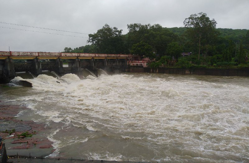 weather update रिमझिम बारिश का सिलसिला जारी, 48 घटों तक मौसम का मिजाज सक्रिय, डैम का जल स्तर बढ़ा