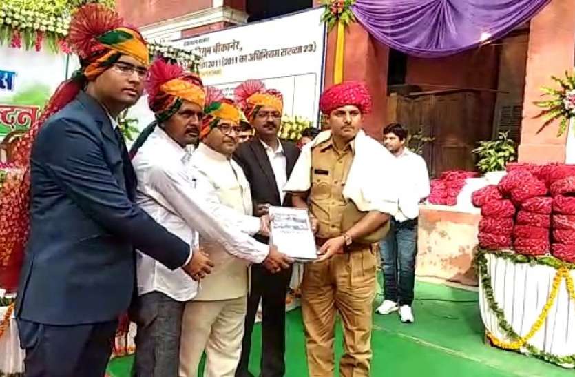 independence day celebration in nagar nigam bikaner बीकानेर नगर निगम ने किया 177 प्रतिभाओं का सम्मान