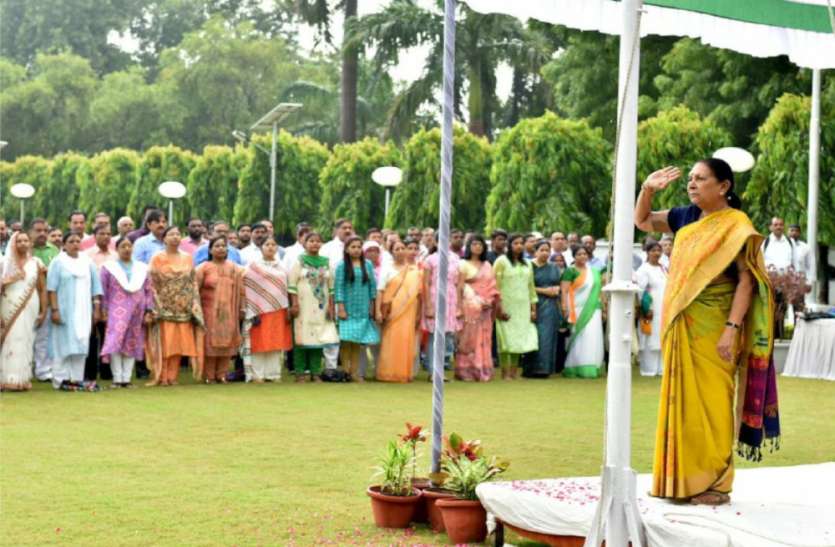 UP Top News UP Top News : यूपी में धूमधाम से मनाया जा रहा स्वतंत्रता दिवस और रक्षाबंधन का त्यौहार, डीजीपी समेत 809 को अति उत्कृष्ट सेवा पदक