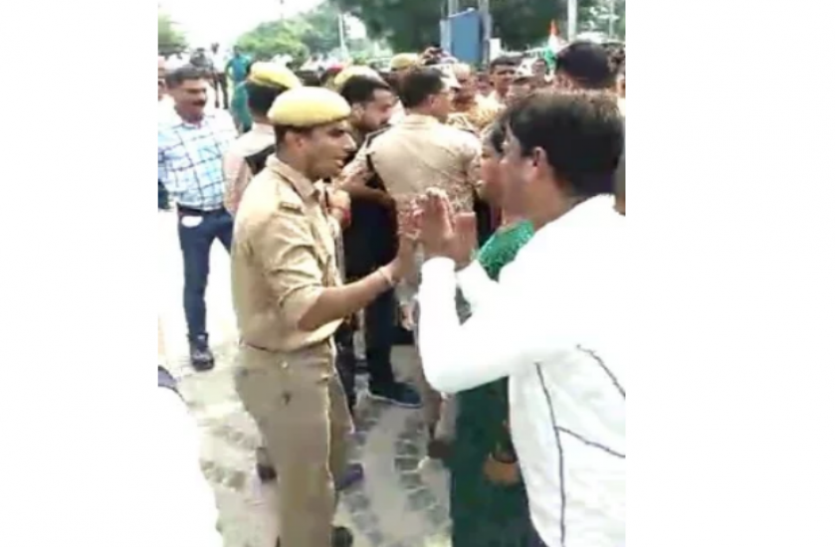 police भाजपा नेता ने किया घर खरीददारों का नेतृत्व, पुलिस ने भांजी लाठियां