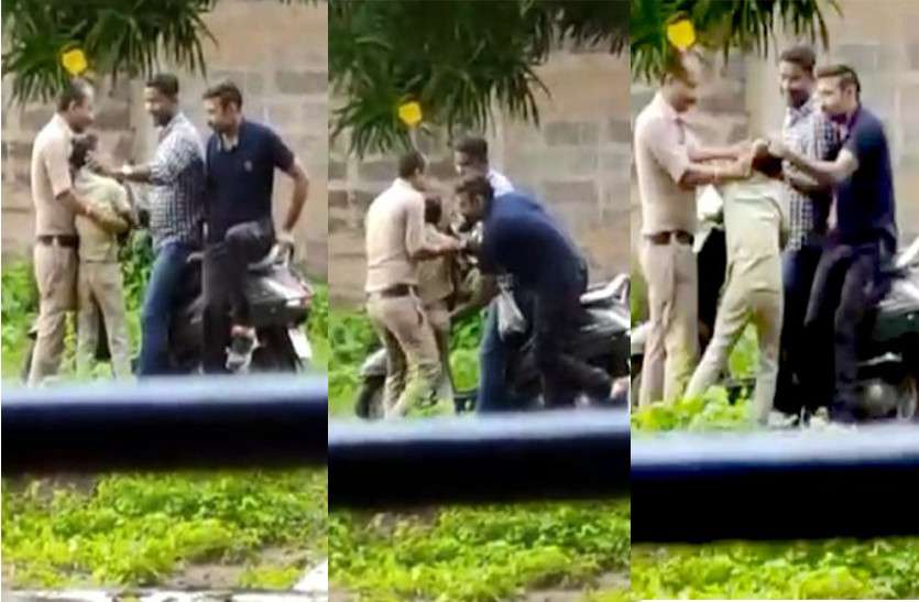 police assaulting boy वीडियो में देखिए छत्तीसगढ़ पुलिस का घिनौना चेहरा, लात-घूंसों से की नाबालिग की पिटाई