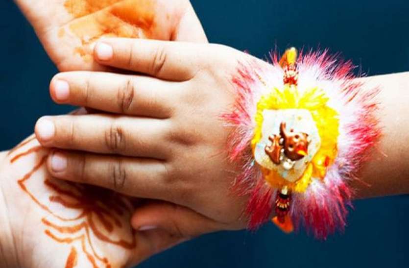 Raksha Bandhan Rakshabandhan 2019: 19 साल बाद आया ये शुभ संयोग, भाई के कलाई पर बहन ऐसे बांधे राखी, मिलेगा लाभ