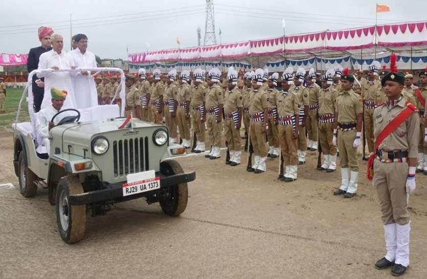 Independence day celebration शान से लहराया तिरंगा, गूंजे देशभक्ति के तराने