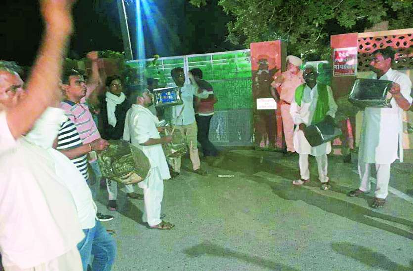 raisinghnagar ठोलिया को जबरन उठाने पर रोष जनसंपर्क के लिए बनाई टोलियां